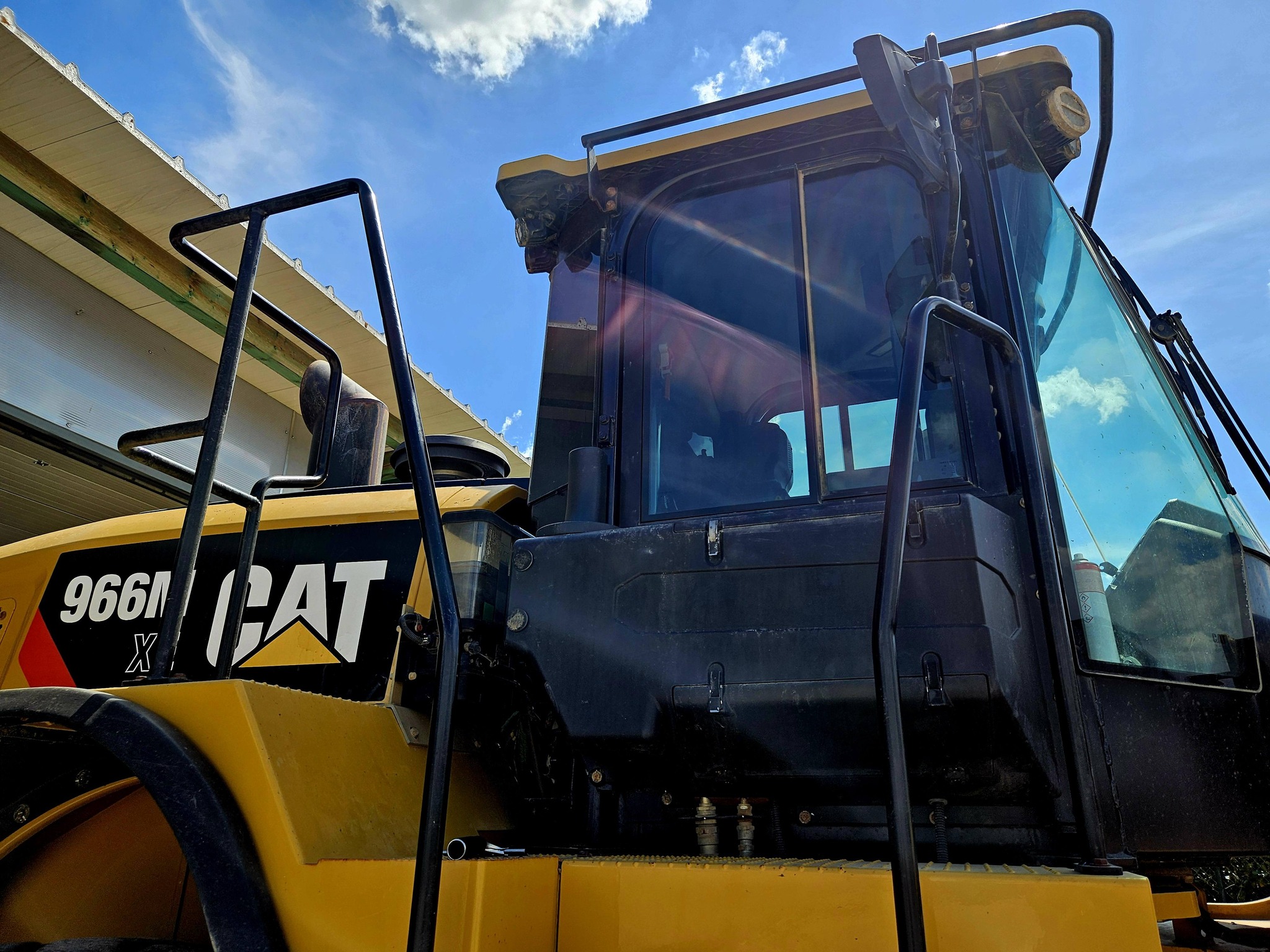 Lepenie autofólii na CAT 966M